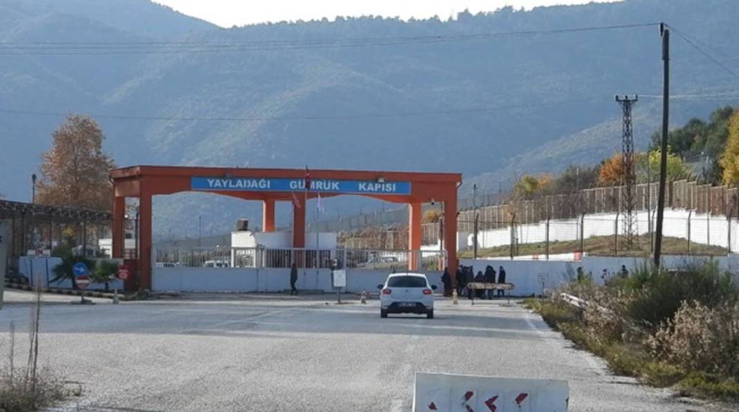 Suriyeliler ülkelerine dönmeye devam ediyor: Yayladağı Hudut Kapısı 11 yıl sonra yeniden açıldı 10